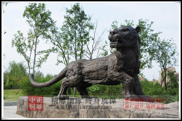 動(dòng)物園老虎雕塑