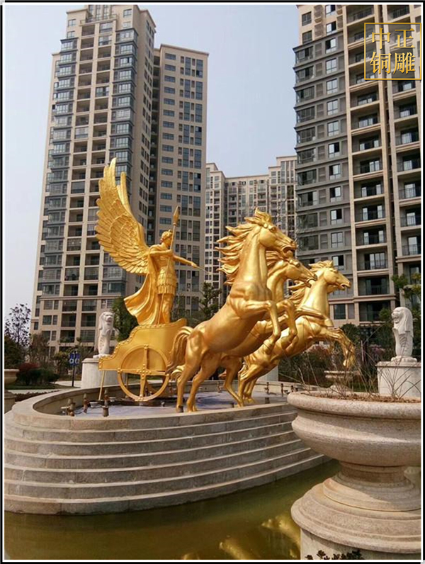 廣場(chǎng)群馬銅雕塑.jpg
