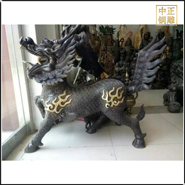 室內(nèi)青銅麒麟擺件.jpg